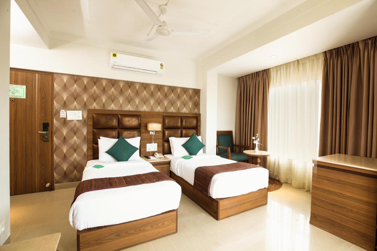 Click Hotel Насик Экстерьер фото