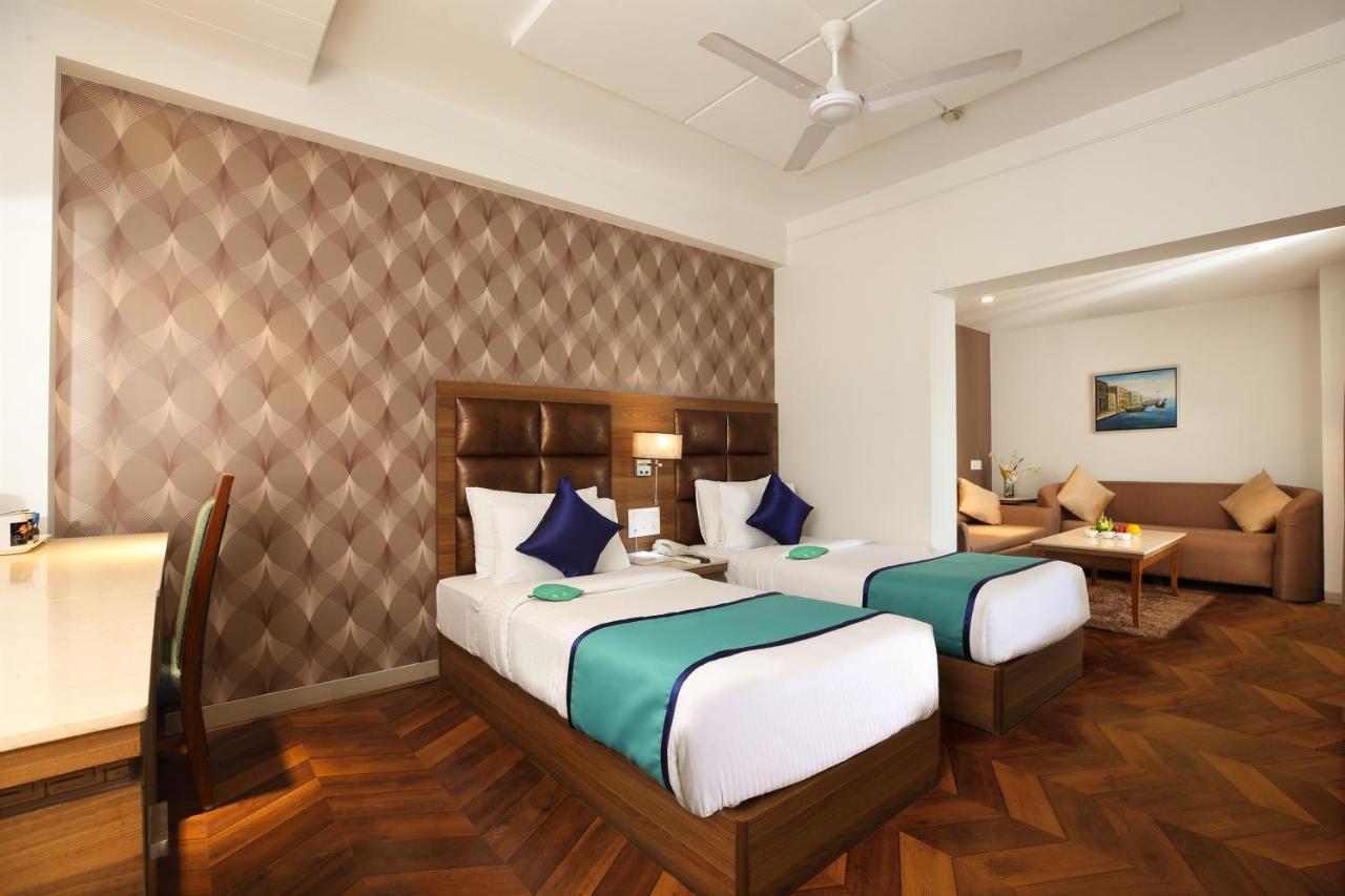 Click Hotel Насик Экстерьер фото