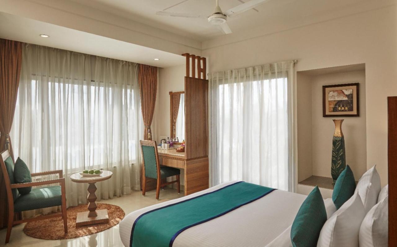 Click Hotel Насик Экстерьер фото