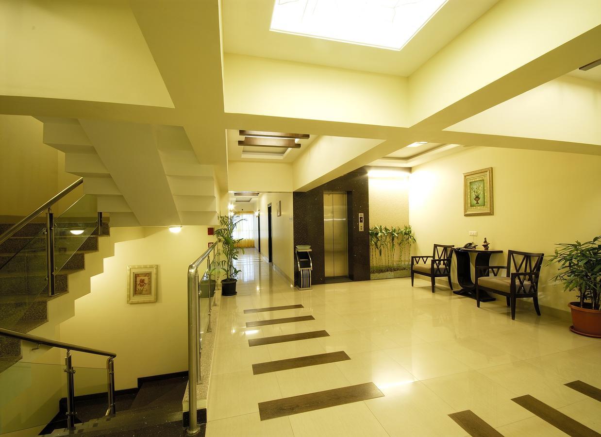 Click Hotel Насик Экстерьер фото