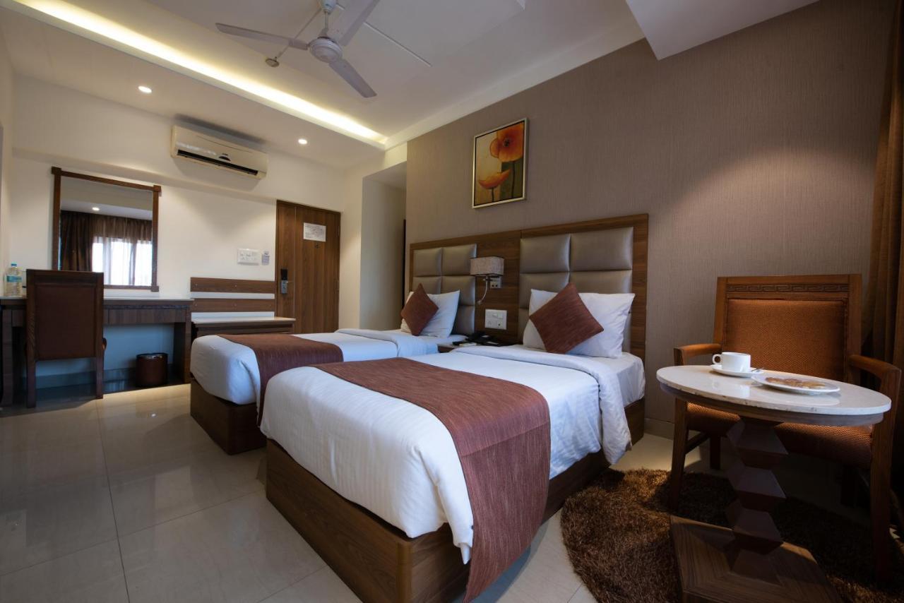 Click Hotel Насик Экстерьер фото