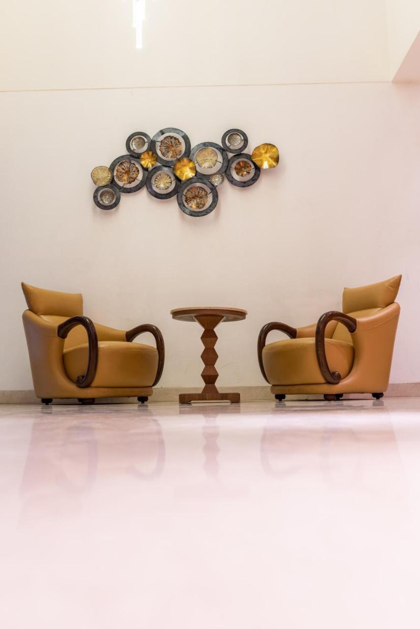 Click Hotel Насик Экстерьер фото