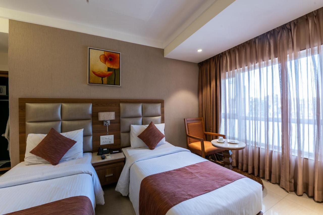 Click Hotel Насик Экстерьер фото