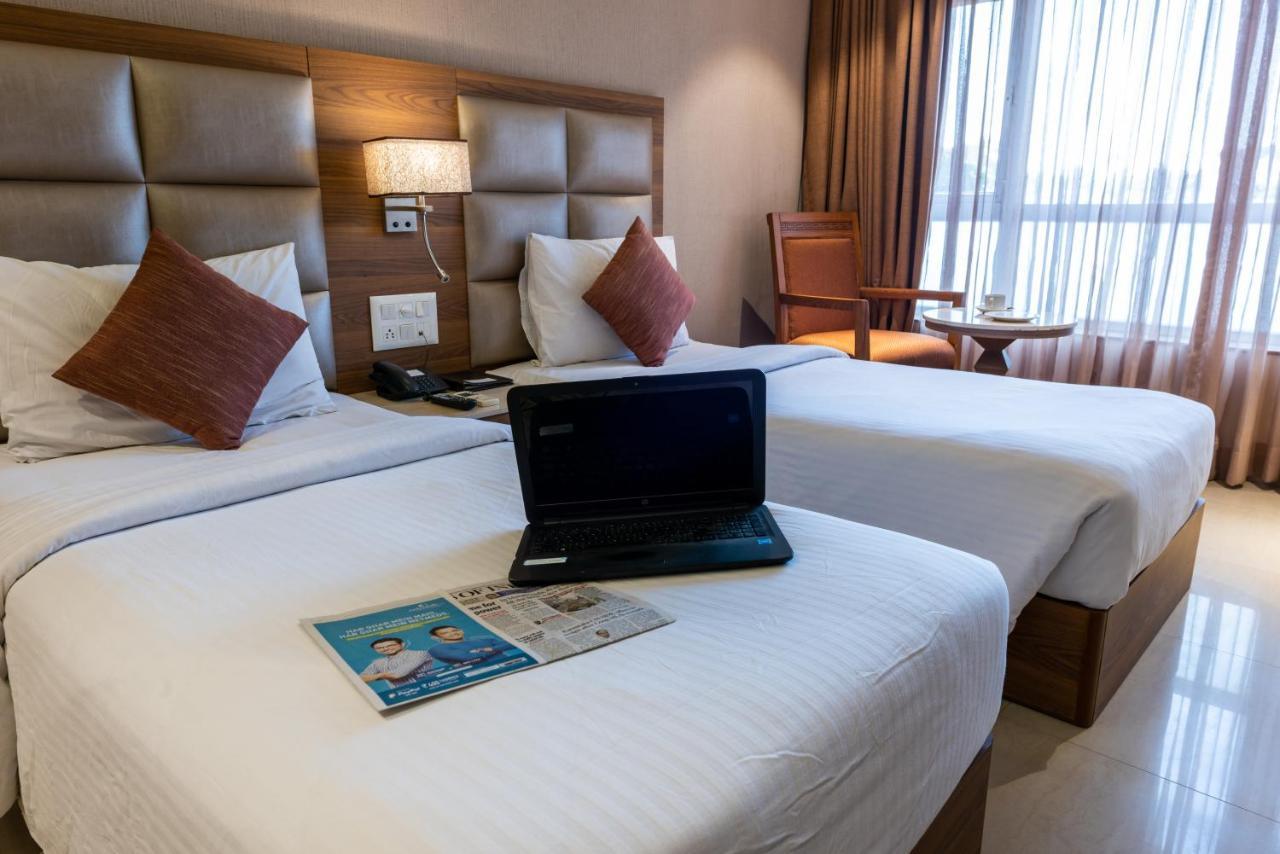 Click Hotel Насик Экстерьер фото