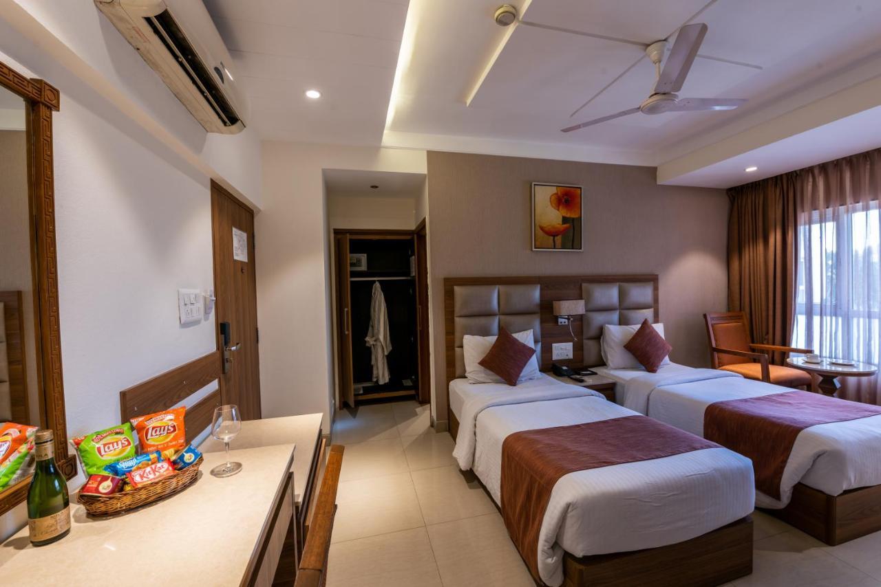 Click Hotel Насик Экстерьер фото